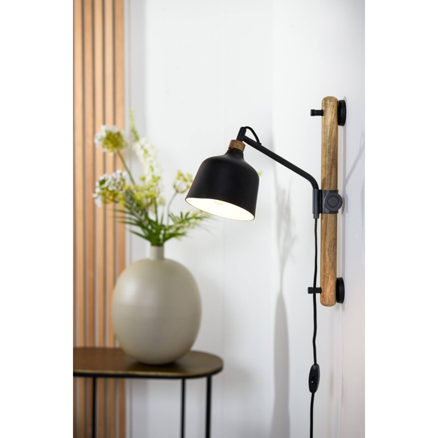 Černá kovová nástěnná lampa se dřevem Banu M - 40*14*44 cm Light & Living Černá kovová nástěnná lampa se dřevem Banu M - 40*14*44 cm Light & Living