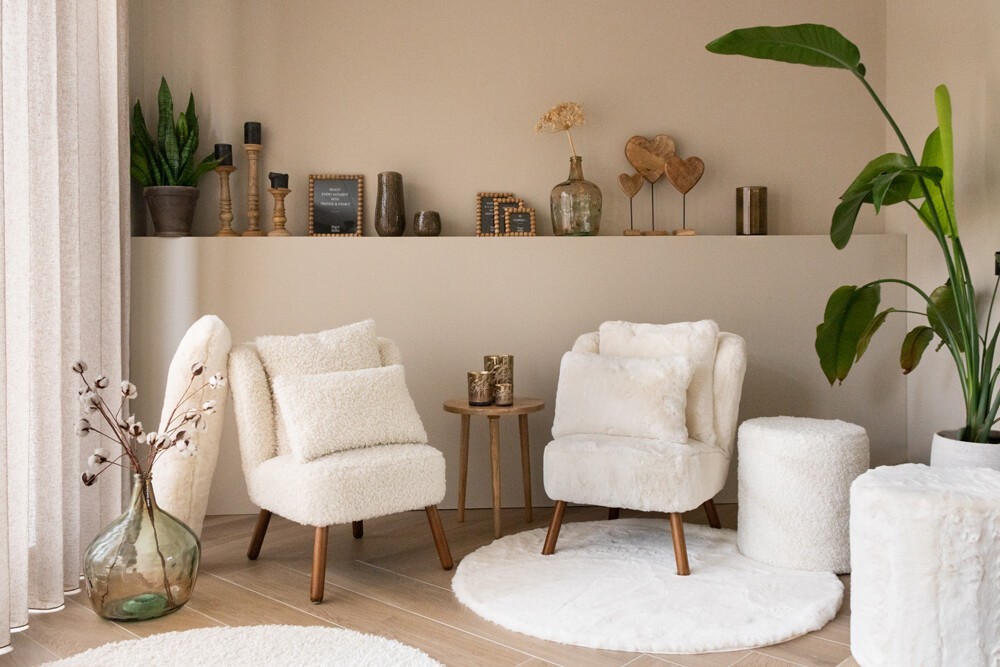 Bílý plyšový měkoučký polštář Soft Teddy White Off - 45*15*45cm Mars & More Bílý plyšový měkoučký polštář Soft Teddy White Off - 45*15*45cm Mars & More