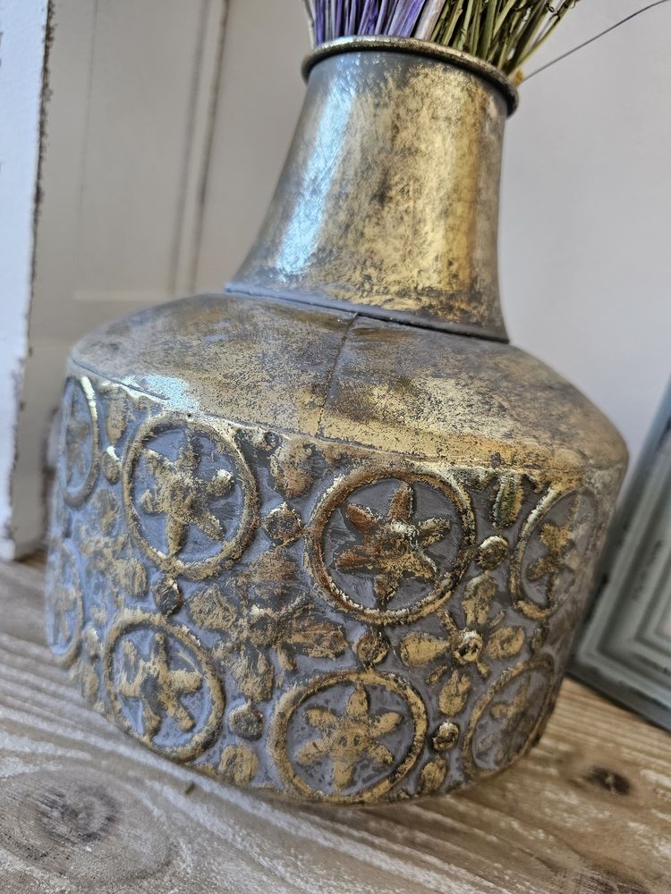 Zlatá antik dekorační váza Vanna - Ø 19*22 cm Clayre & Eef Zlatá antik dekorační váza Vanna - Ø 19*22 cm Clayre & Eef