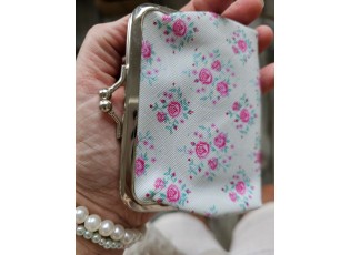 Patelově zelená peněženka s růžičkami Gearose - 8*12 cm