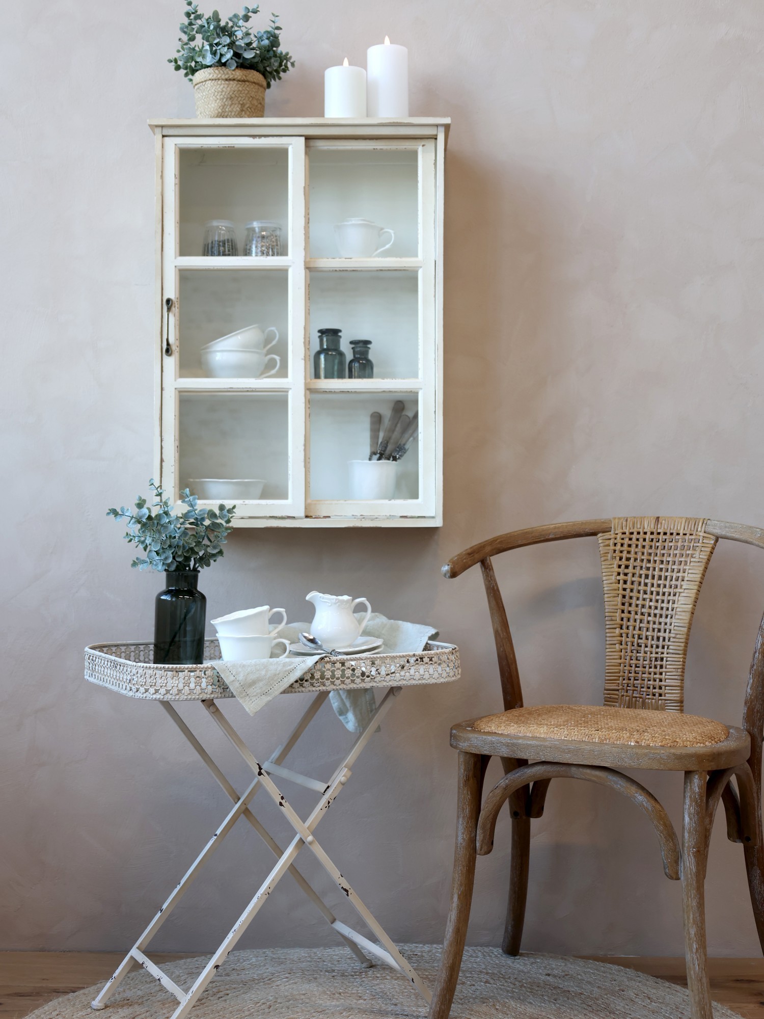 Krémová antik nástěnná dřevěná skříňka s posuvnými dvířky Milla - 52*20*70cm Chic Antique Krémová antik nástěnná dřevěná skříňka s posuvnými dvířky Milla - 52*20*70cm Chic Antique