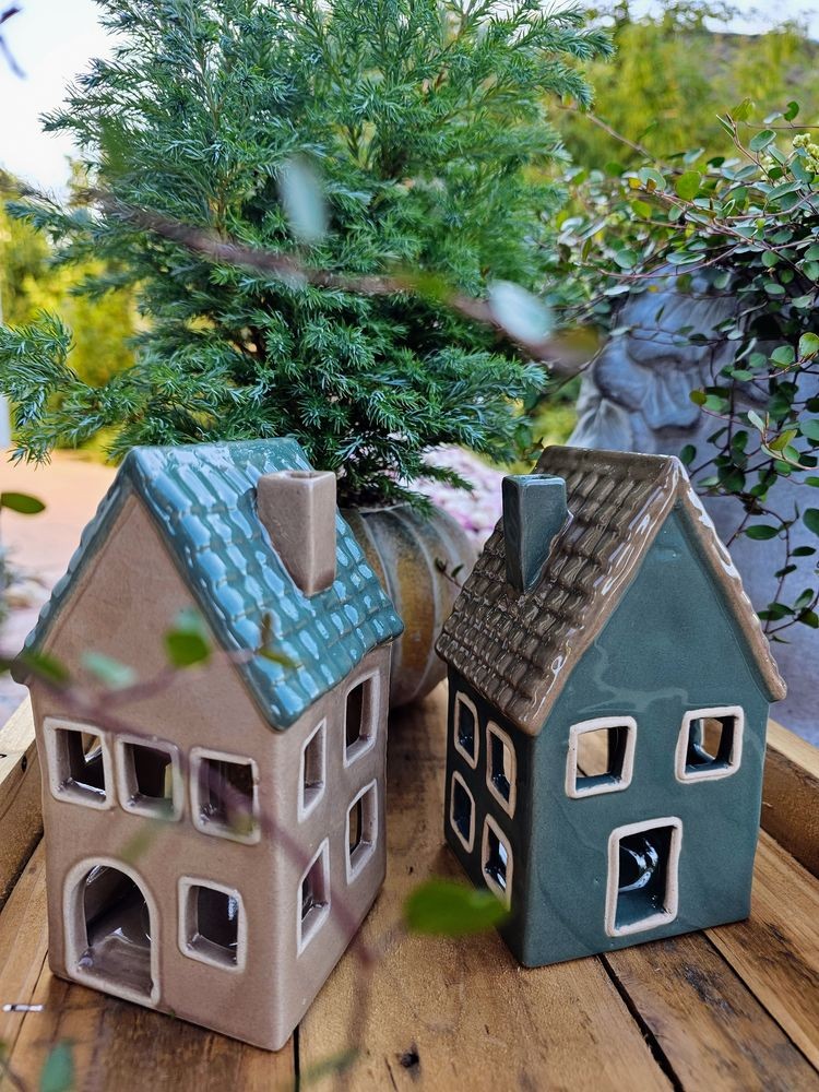 Zelený porcelánový domek svícen na čajovou svíčku Candle House - 9*8*15 cm Clayre & Eef Zelený porcelánový domek svícen na čajovou svíčku Candle House - 9*8*15 cm Clayre & Eef