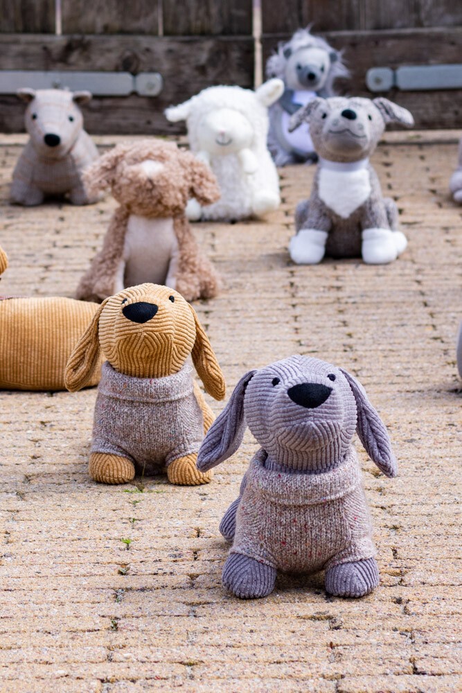 Šedá dveřní zarážka jezevčík Dachshund - 33*14*20cm Mars & More Šedá dveřní zarážka jezevčík Dachshund - 33*14*20cm Mars & More