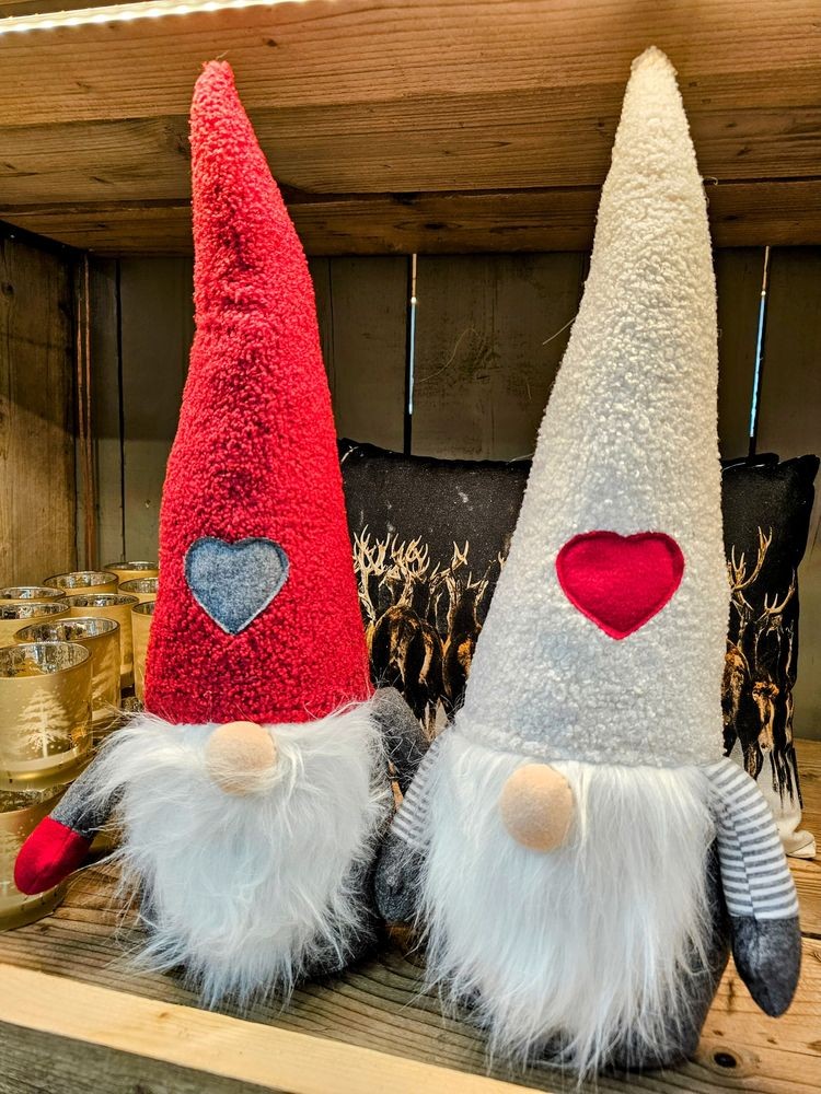 Dveřní zarážka skřítek Gnome v béžové čepici - 25*21*26 cm Mars & More Dveřní zarážka skřítek Gnome v béžové čepici - 25*21*26 cm Mars & More