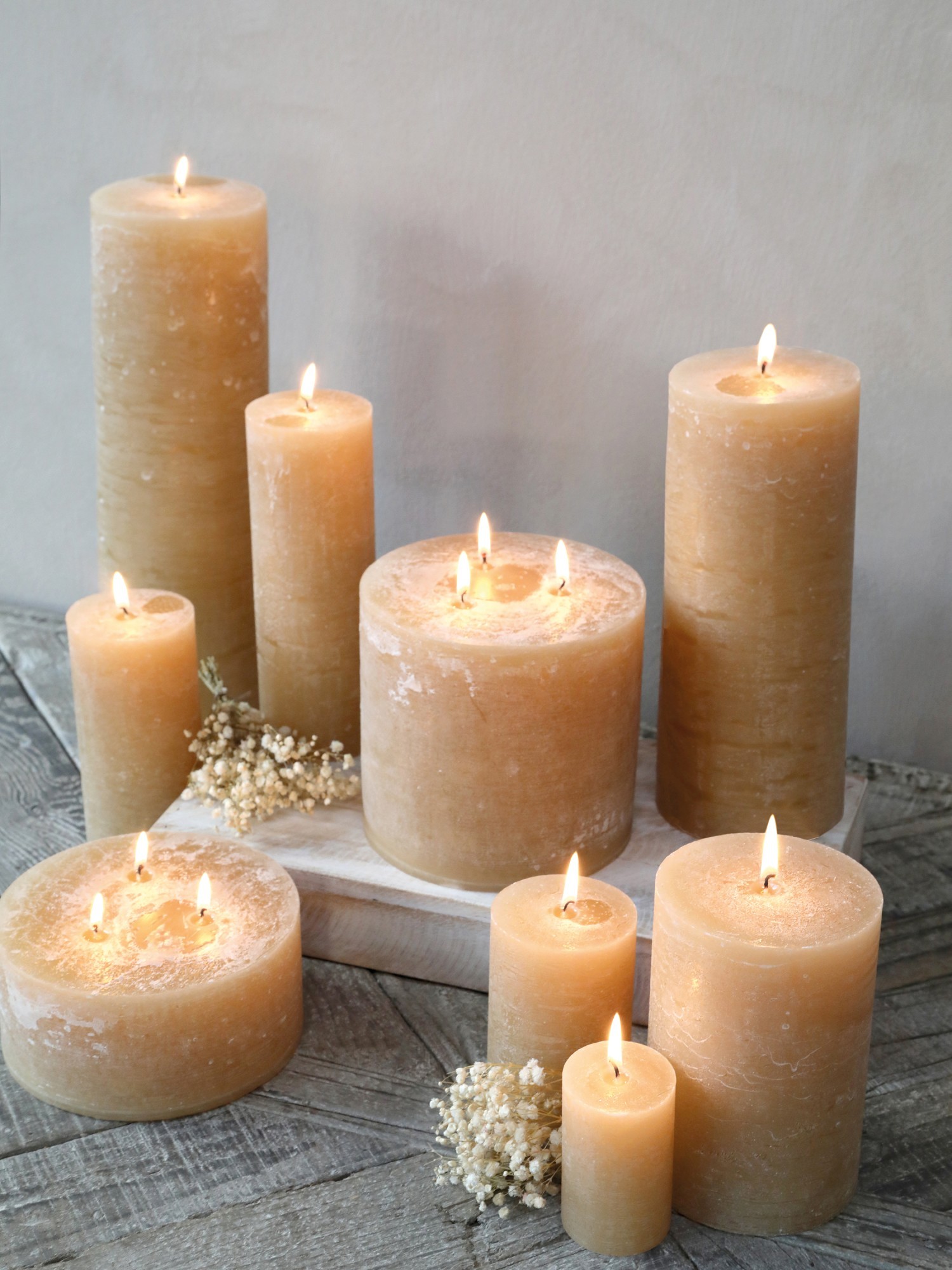 Medová široká svíčka Rustic pillar honey - Ø 7*10cm/ 40h Chic Antique Medová široká svíčka Rustic pillar honey - Ø 7*10cm/ 40h Chic Antique