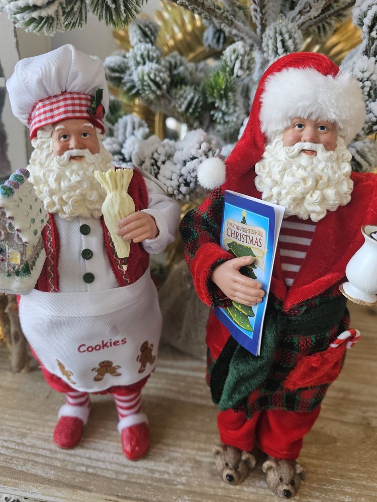 Vánoční dekorace taťka Santa Claus v županu s bačkorkama - 16*8*28 cm Clayre & Eef Vánoční dekorace taťka Santa Claus v županu s bačkorkama - 16*8*28 cm Clayre & Eef