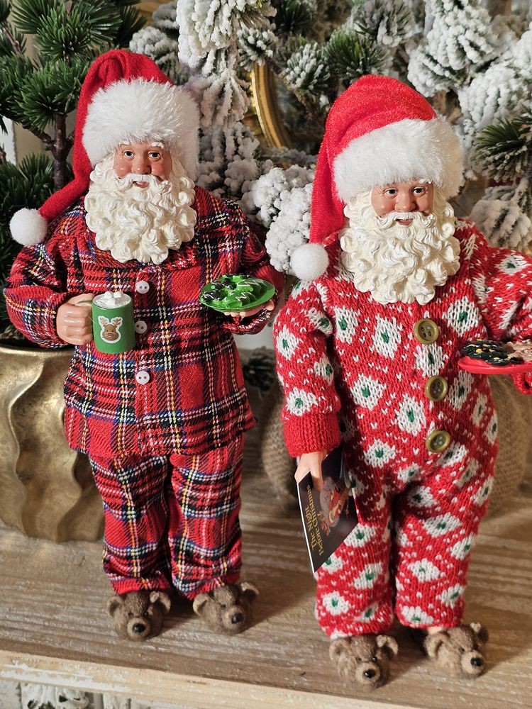 Vánoční dekorace taťka Santa Claus v overalu s bačkorkama - 16*8*28 cm Clayre & Eef Vánoční dekorace taťka Santa Claus v overalu s bačkorkama - 16*8*28 cm Clayre & Eef