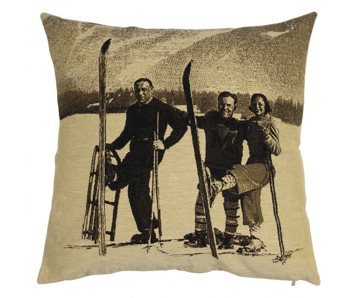 Gobelínový retro polštář s lyžaři a dobovými lyžemi Ski club - 45*15*46cm Mars & More 