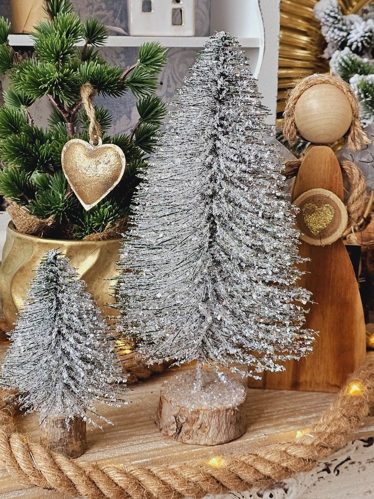 Malý zelený třpytivý vánoční stromeček Tree glitter - Ø 9*15 cm J-Line by Jolipa Malý zelený třpytivý vánoční stromeček Tree glitter - Ø 9*15 cm J-Line by Jolipa