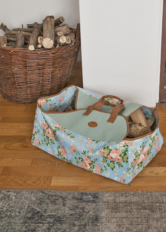 Modrá taška / přenosný vak na dřevo s růžemi - 59*39*38cm Esschert design Modrá taška / přenosný vak na dřevo s růžemi - 59*39*38cm Esschert design