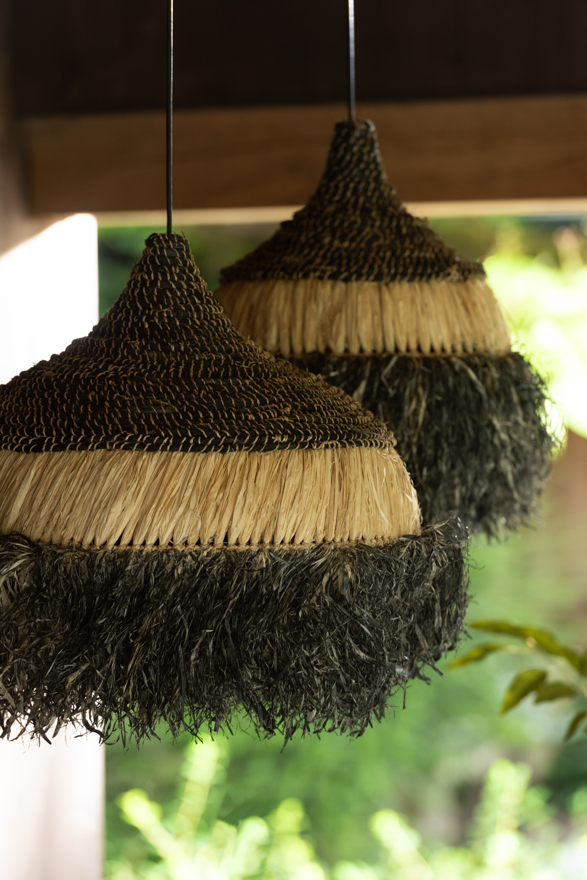 Závěsné černopřírodní ratanové světlo Raffia S - Ø 36*40 cm/ E27 J-Line by Jolipa Závěsné černopřírodní ratanové světlo Raffia S - Ø 36*40 cm/ E27 J-Line by Jolipa