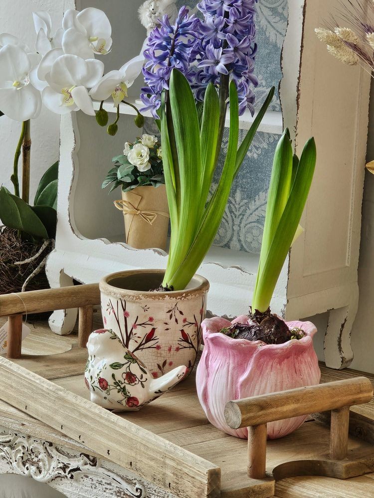 Keramický dekorační ptáček s růžovými květy Lillia M - 10*6*7 cm Clayre & Eef Keramický dekorační ptáček s růžovými květy Lillia M - 10*6*7 cm Clayre & Eef