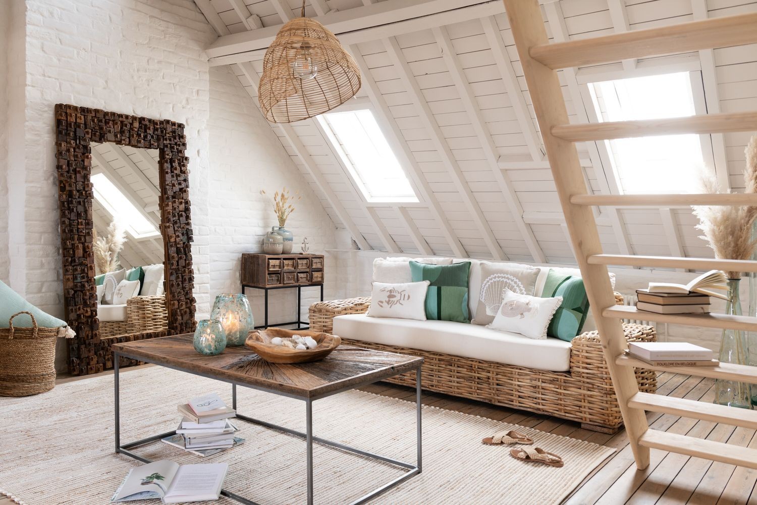 Přírodní 3-místná ratanová pohovka Mya Rattan Natural - 215*90*71 cm J-Line by Jolipa Přírodní 3-místná ratanová pohovka Mya Rattan Natural - 215*90*71 cm J-Line by Jolipa