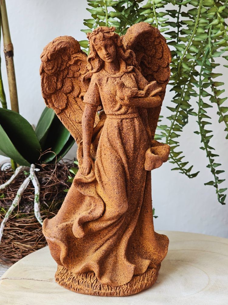 Dekorativní rezavá figurka anděl s holubicí - 12*10*23 cm Clayre & Eef Dekorativní rezavá figurka anděl s holubicí - 12*10*23 cm Clayre & Eef