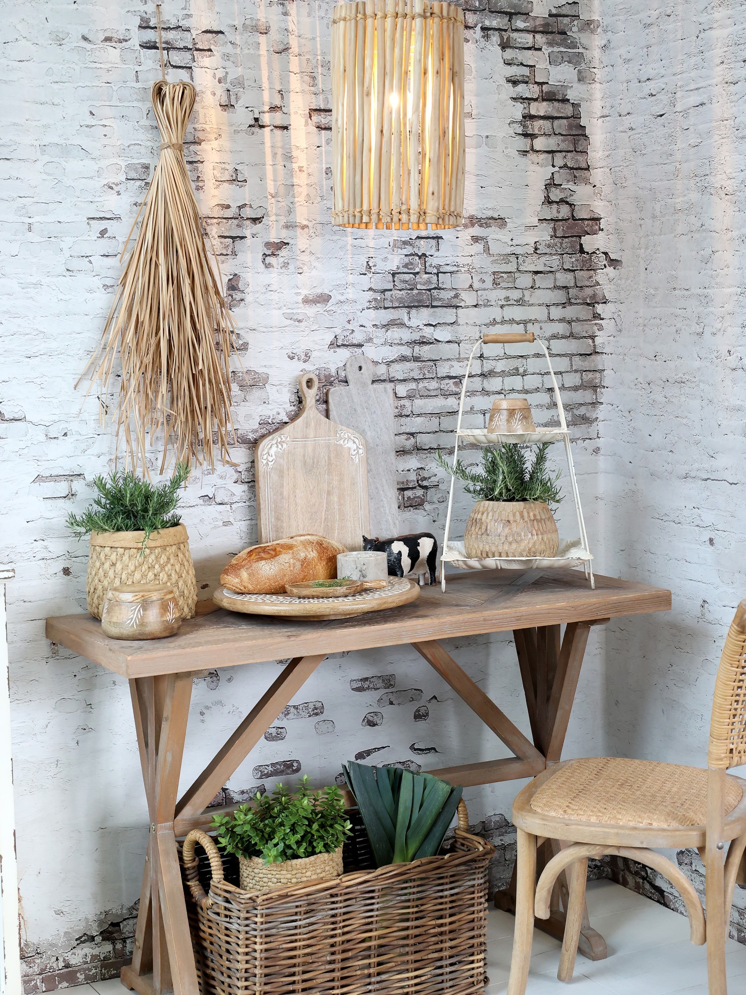 Přírodní závěsné světlo s dřevěným stínidlem Eucalypt - Ø 25*40cm/ E27/ 40W Chic Antique Přírodní závěsné světlo s dřevěným stínidlem Eucalypt - Ø 25*40cm/ E27/ 40W Chic Antique