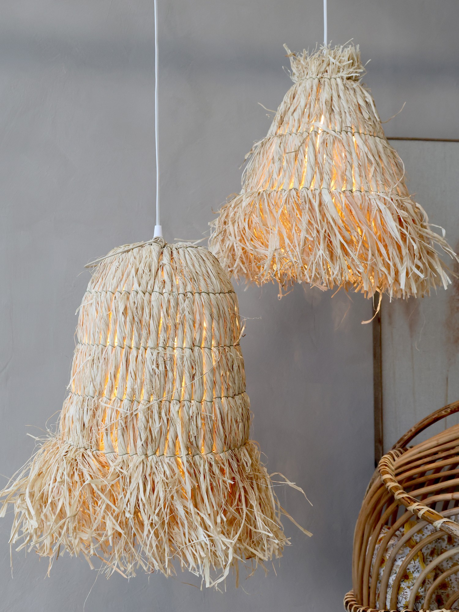 Přírodní závěsné světlo s lýkovým stínidlem Raffia - Ø 28*32cm/ E27/ 40W Chic Antique Přírodní závěsné světlo s lýkovým stínidlem Raffia - Ø 28*32cm/ E27/ 40W Chic Antique