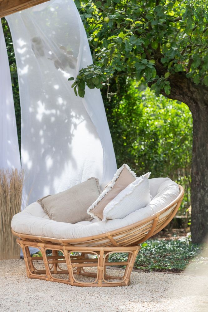 Přírodní oválná ratanová pohovka Roni Rattan Natural - 173*110*75 cm J-Line by Jolipa Přírodní oválná ratanová pohovka Roni Rattan Natural - 173*110*75 cm J-Line by Jolipa