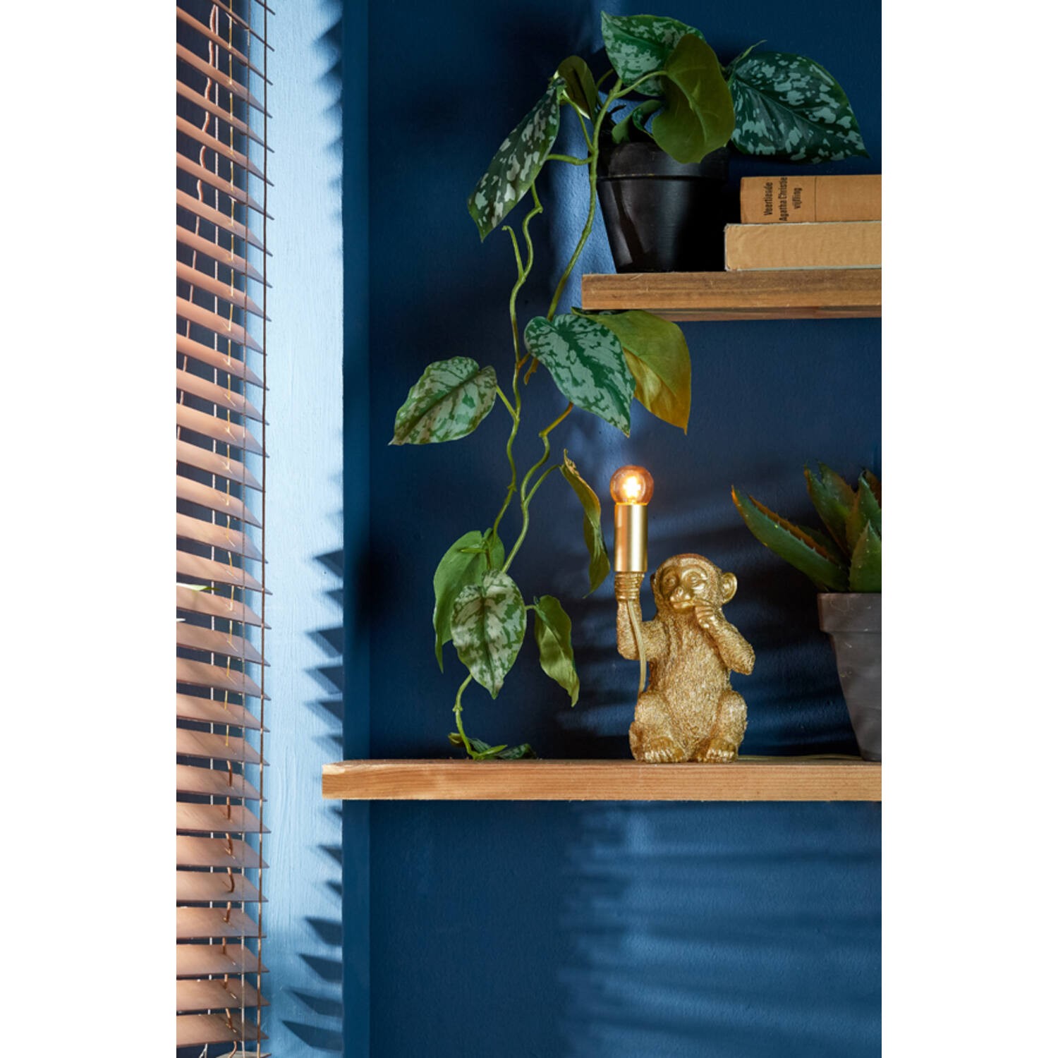 Zlatá stolní lampa s opičkou Monkey XS - 13*12*23 cm/40W Light & Living Zlatá stolní lampa s opičkou Monkey XS - 13*12*23 cm/40W Light & Living