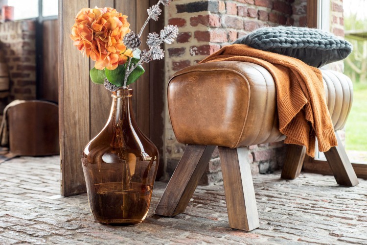 Hnědá kožená lavice v podobě gymnastické Cognac - 128*38*47 cm Clayre & Eef Hnědá kožená lavice v podobě gymnastické Cognac - 128*38*47 cm Clayre & Eef