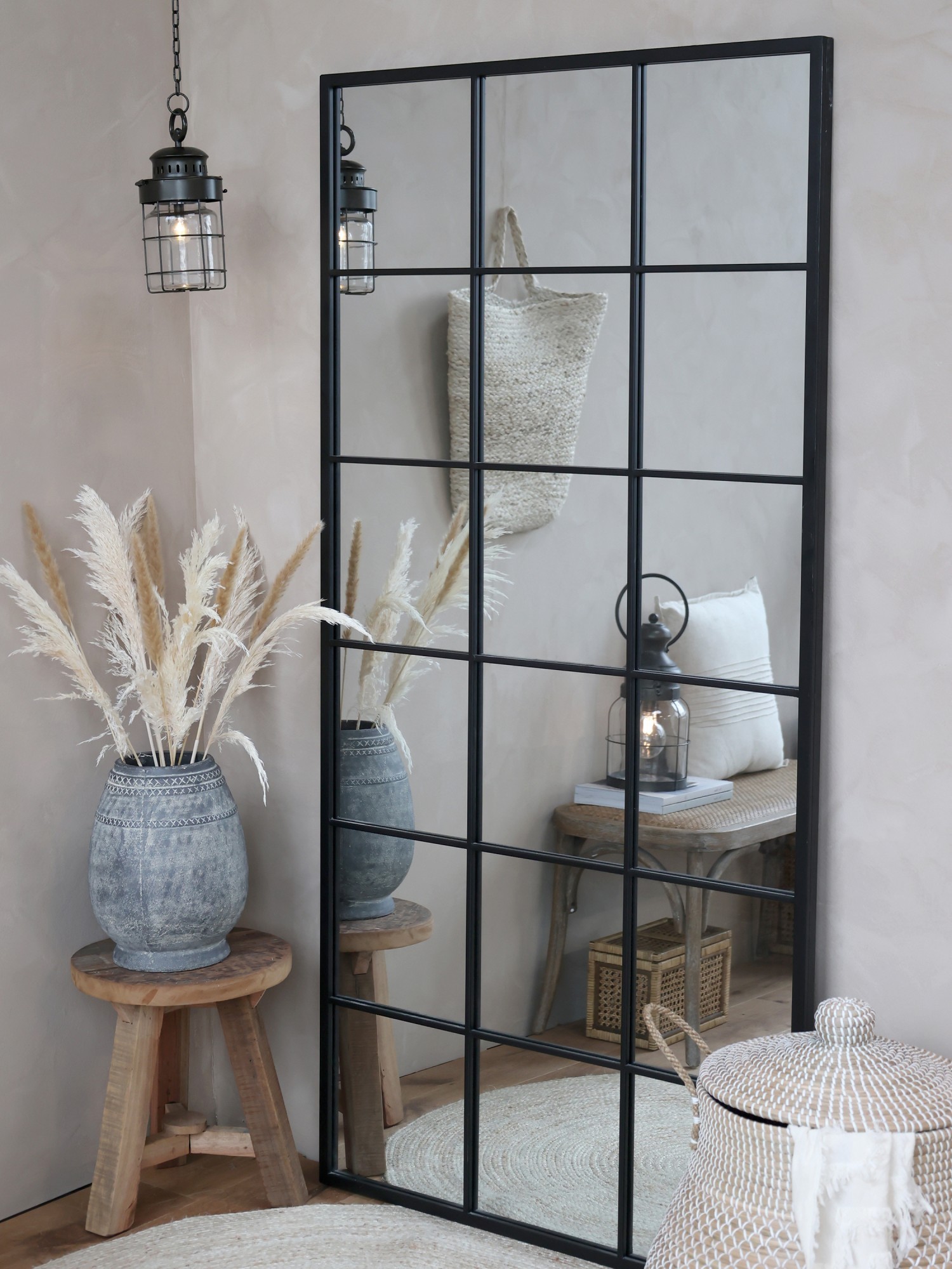 Černé antik kovové nástěnné zrcadlo Industrial - 90*2,5*180 cm Chic Antique Černé antik kovové nástěnné zrcadlo Industrial - 90*2,5*180 cm Chic Antique
