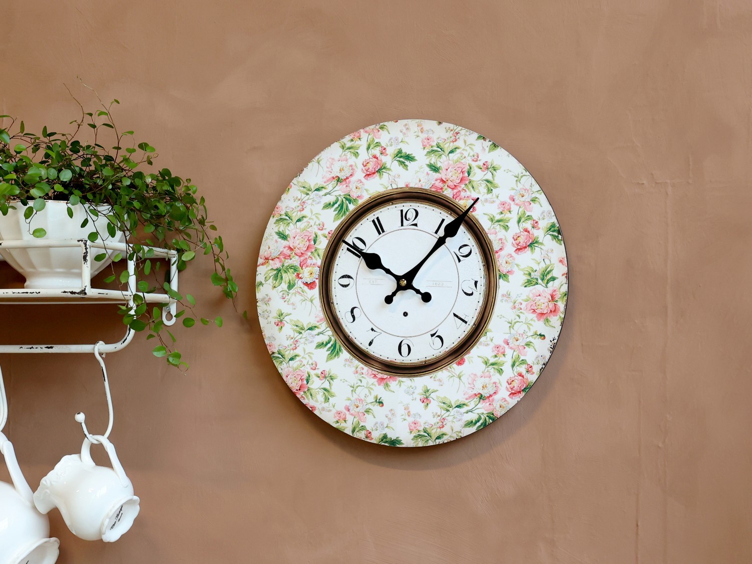 Nástěnné hodiny s květinami Flowers de Provence – 34*3cm/ 1*AA Chic Antique Nástěnné hodiny s květinami Flowers de Provence – 34*3cm/ 1*AA Chic Antique