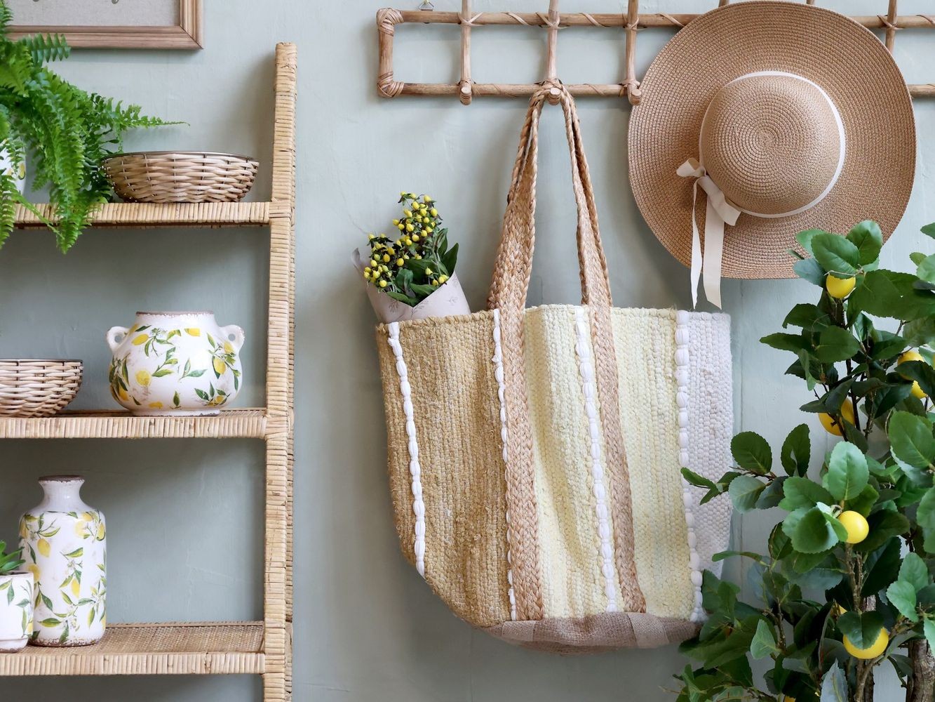 Béžovo-hnědá plážová jutová taška Beach Bag - 40*30*60 cm Chic Antique Béžovo-hnědá plážová jutová taška Beach Bag - 40*30*60 cm Chic Antique