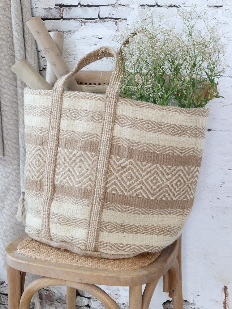 Béžovo-hnědá košíková jutová taška Beach Bag - 40*40*40/ 60 cm Chic Antique Béžovo-hnědá košíková jutová taška Beach Bag - 40*40*40/ 60 cm Chic Antique