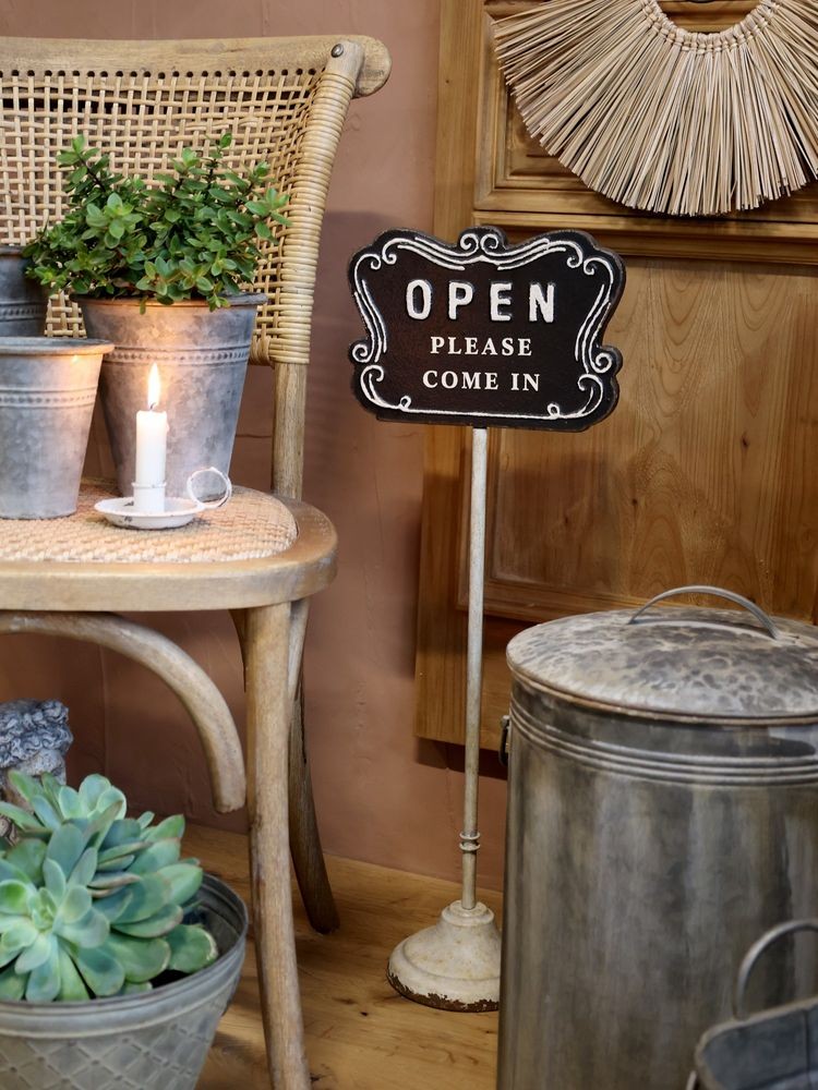 Černo-béžová antik litinová cedule Open/ Closed na noze – 25*15*70 cm Chic Antique Černo-béžová antik litinová cedule Open/ Closed na noze – 25*15*70 cm Chic Antique