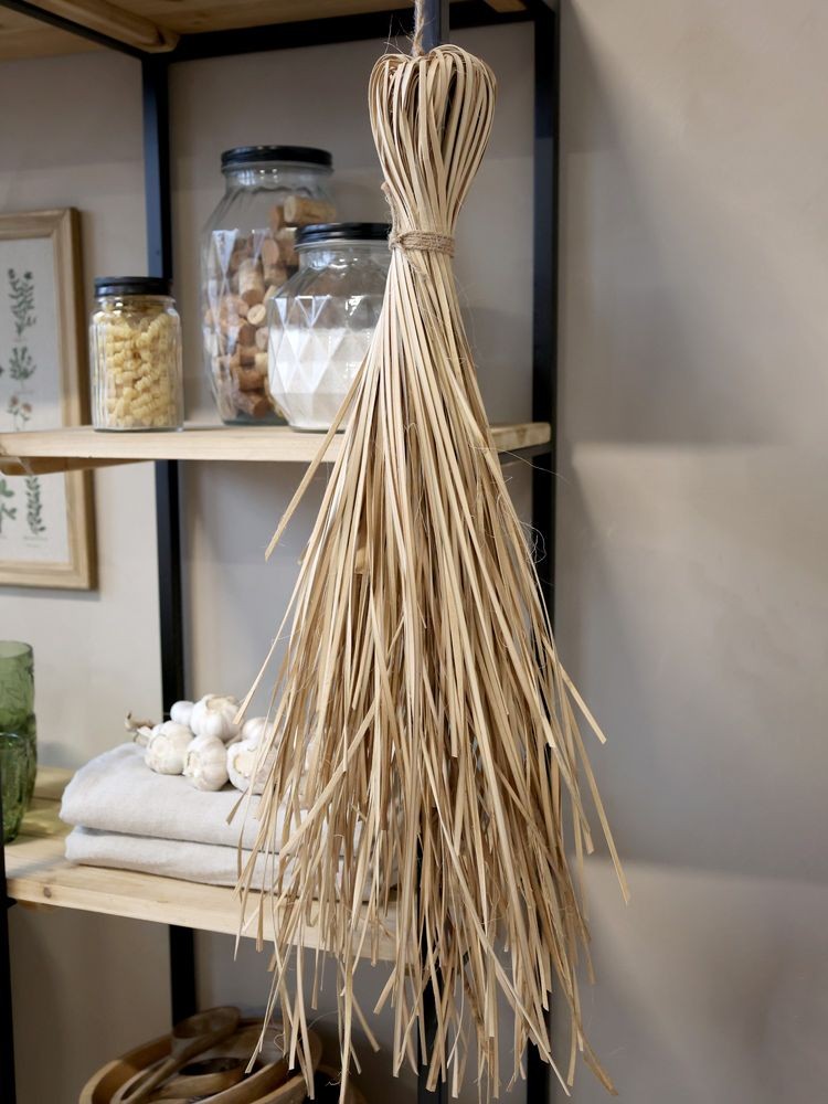 Nástěnná dekorace z palmových listů na provázku - 15*75 cm Chic Antique Nástěnná dekorace z palmových listů na provázku - 15*75 cm Chic Antique