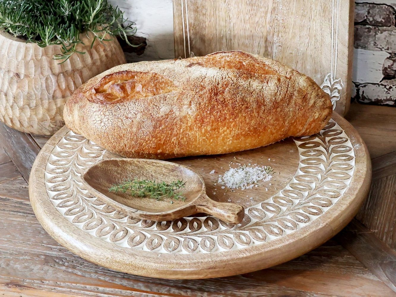 Dřevěný servírovací otočný podnos Tapas Tours Tray - Ø 40*7 cm Chic Antique Dřevěný servírovací otočný podnos Tapas Tours Tray - Ø 40*7 cm Chic Antique