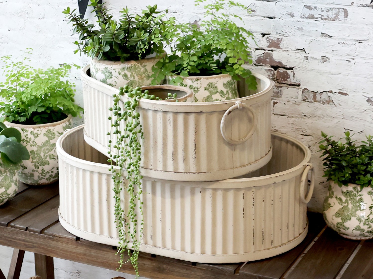 2ks krémový antik plechový obal na květináč Planters - 63*40*18/ 55*35*16 cm Chic Antique 2ks krémový antik plechový obal na květináč Planters - 63*40*18/ 55*35*16 cm Chic Antique