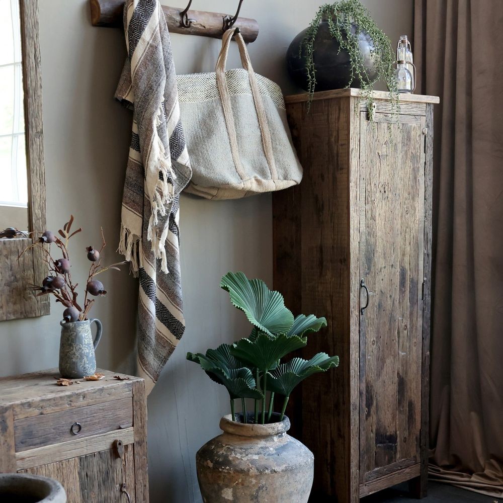 Dřevěná skříň z recyklovaného dřeva Grimaud - 53*40*160 cm Chic Antique Dřevěná skříň z recyklovaného dřeva Grimaud - 53*40*160 cm Chic Antique