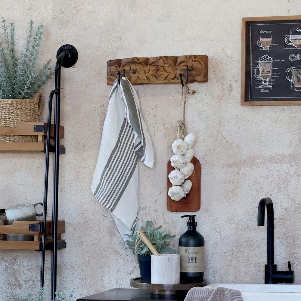 Hnědý antik věšák z recyklovaného dřeva s háčky Grimaud - 43*13*10 cm Chic Antique Hnědý antik věšák z recyklovaného dřeva s háčky Grimaud - 43*13*10 cm Chic Antique