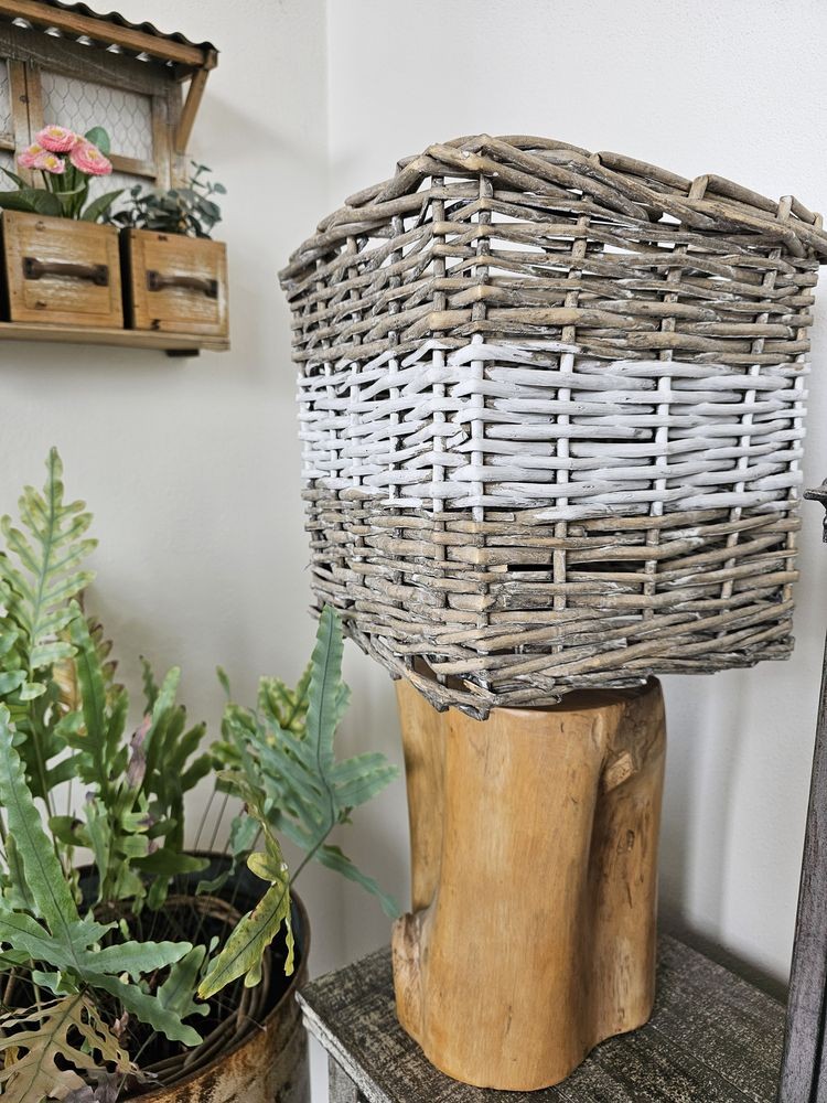 Hnědé antik hranaté ratanové stínidlo - 25*25*25 cm / E27 Clayre & Eef Hnědé antik hranaté ratanové stínidlo - 25*25*25 cm / E27 Clayre & Eef