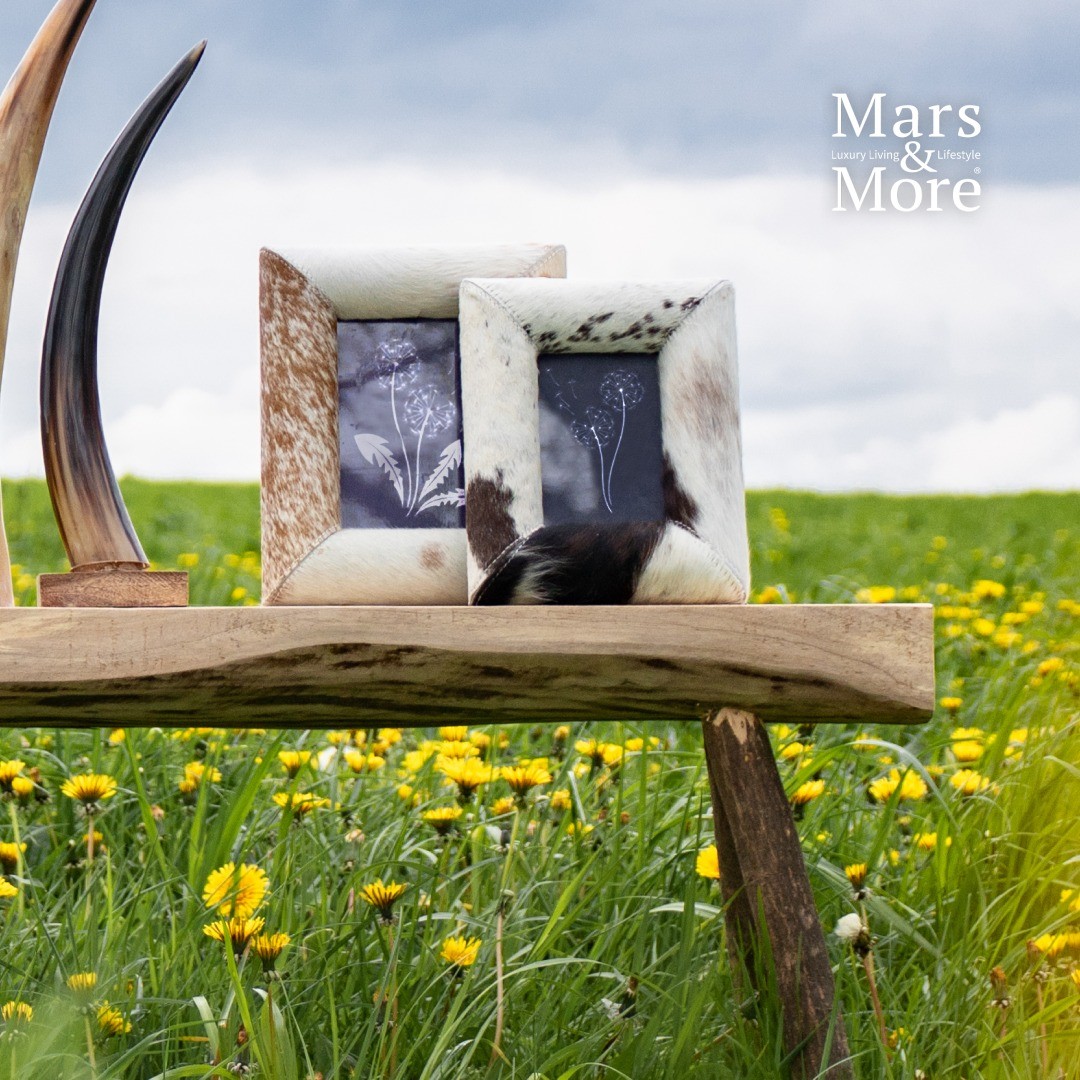 Kožený stojací fotorámeček Gonfler - 10*15cm Mars & More Kožený stojací fotorámeček Gonfler - 10*15cm Mars & More