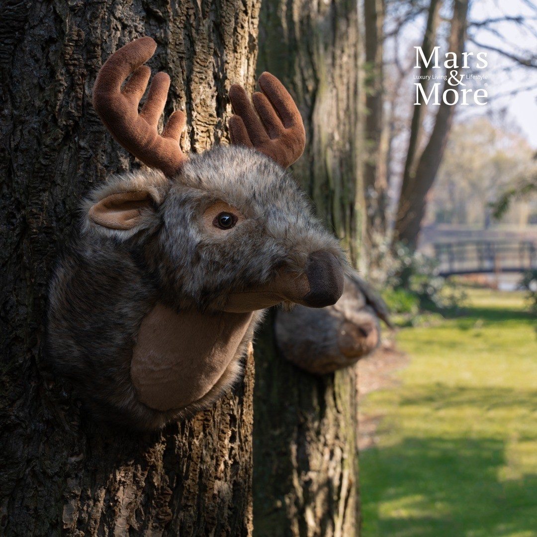 Nástěnná plyšová dekorace hlava jelen Cuddly Deer - 44*30*34cm Mars & More Nástěnná plyšová dekorace hlava jelen Cuddly Deer - 44*30*34cm Mars & More