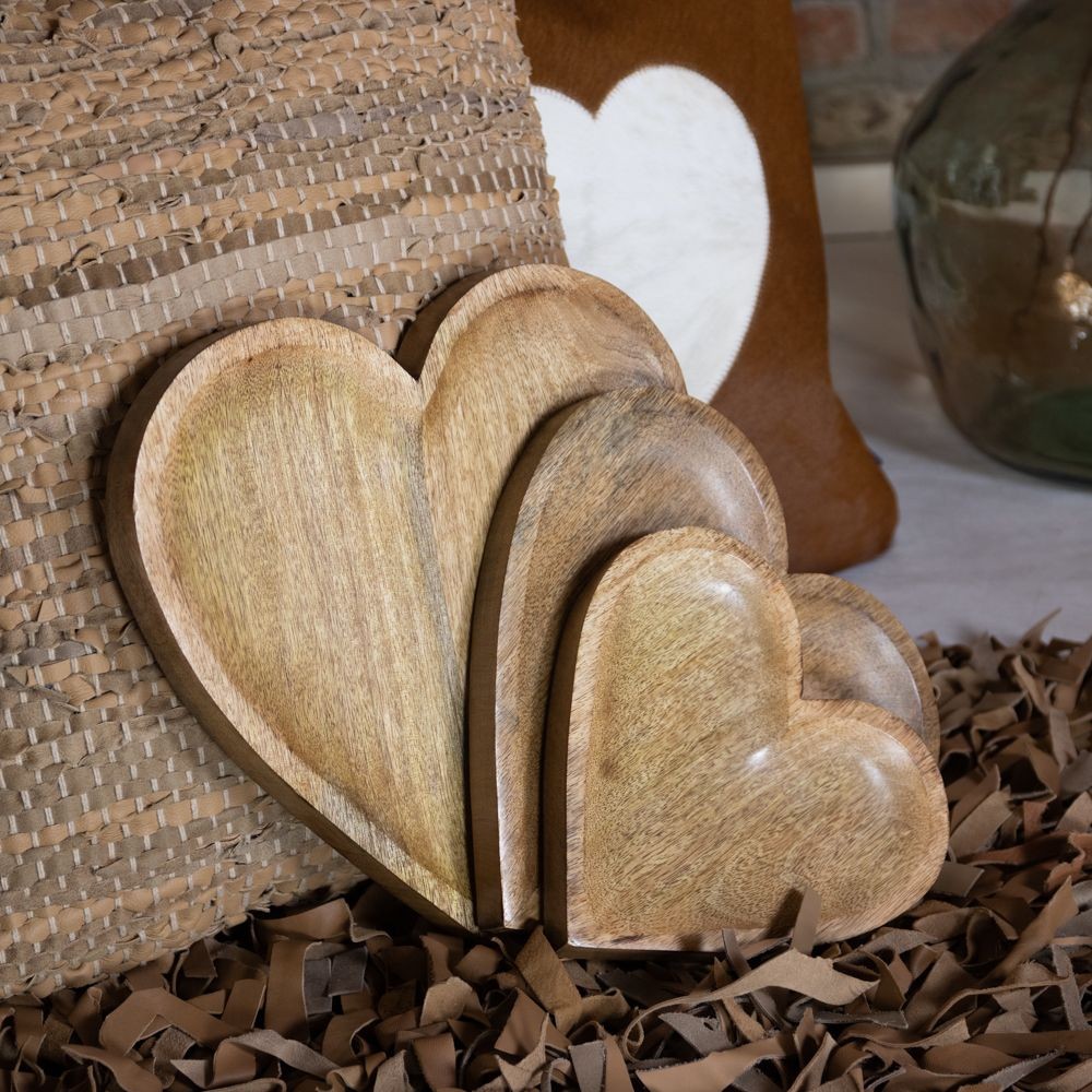 Miska ve tvaru srdce z mangového dřeva Mango Heart XL - 30*30*2,5 cm Mars & More Miska ve tvaru srdce z mangového dřeva Mango Heart XL - 30*30*2,5 cm Mars & More