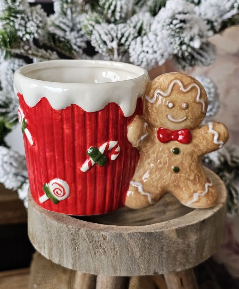 Červený keramický hrneček Perníček Gingerbread - 15*10*10 cm / 350 ml Clayre & Eef Červený keramický hrneček Perníček Gingerbread - 15*10*10 cm / 350 ml Clayre & Eef