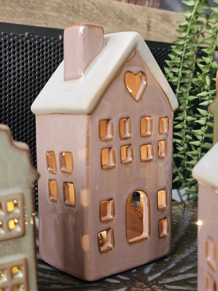 Hnědý porcelánový svítící domek - 8*6*15 cm Clayre & Eef Hnědý porcelánový svítící domek - 8*6*15 cm Clayre & Eef