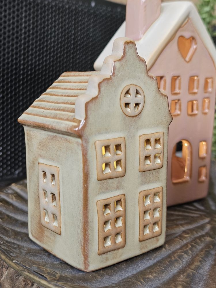 Béžový porcelánový svítící domek - 6*6*11 cm Clayre & Eef Béžový porcelánový svítící domek - 6*6*11 cm Clayre & Eef