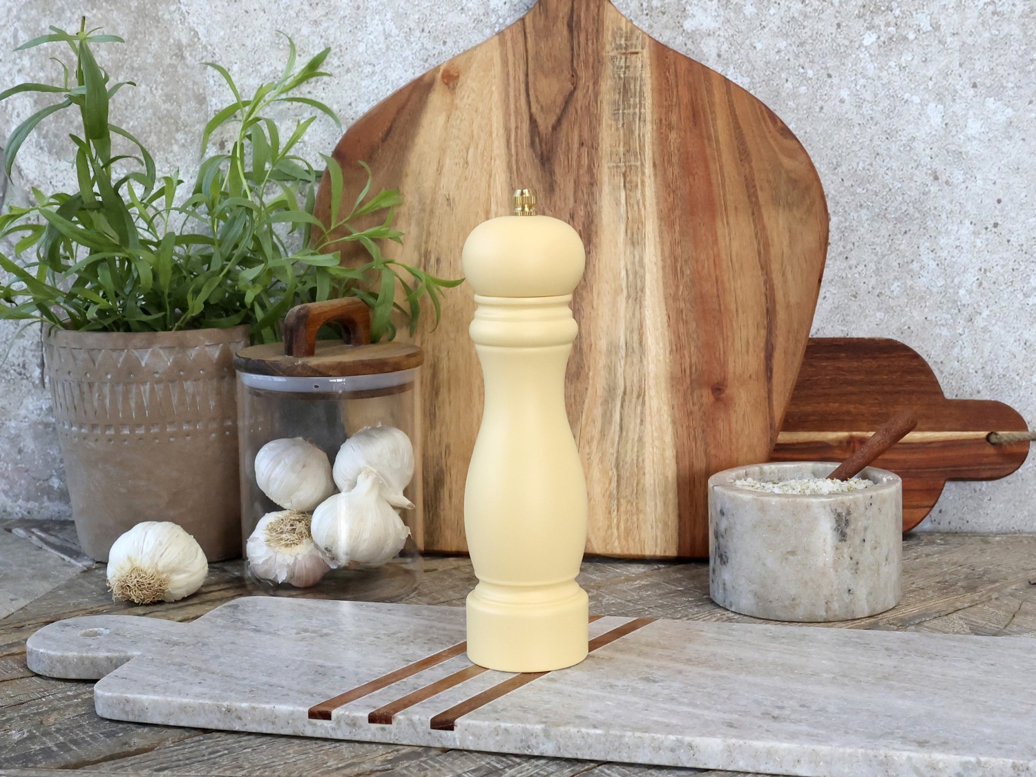 Medový dřevěný mlýnek na sůl / pepř Grinder - Ø 5*20 cm Chic Antique Medový dřevěný mlýnek na sůl / pepř Grinder - Ø 5*20 cm Chic Antique