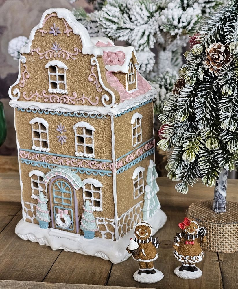 Hnědá svítící perníková chaloupka Gingerbread House - 12*9*20 cm / 3*AAA Clayre & Eef Hnědá svítící perníková chaloupka Gingerbread House - 12*9*20 cm / 3*AAA Clayre & Eef