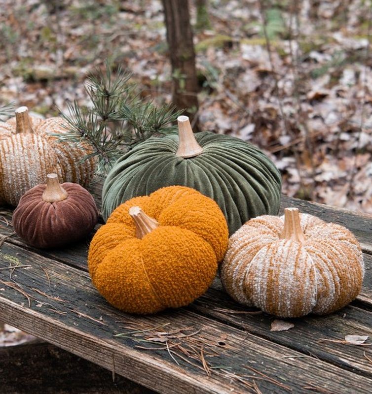 Tmavě zelená látková dekorace dýně Pumpkin XXL - Ø 25*16 cm Clayre & Eef Tmavě zelená látková dekorace dýně Pumpkin XXL - Ø 25*16 cm Clayre & Eef