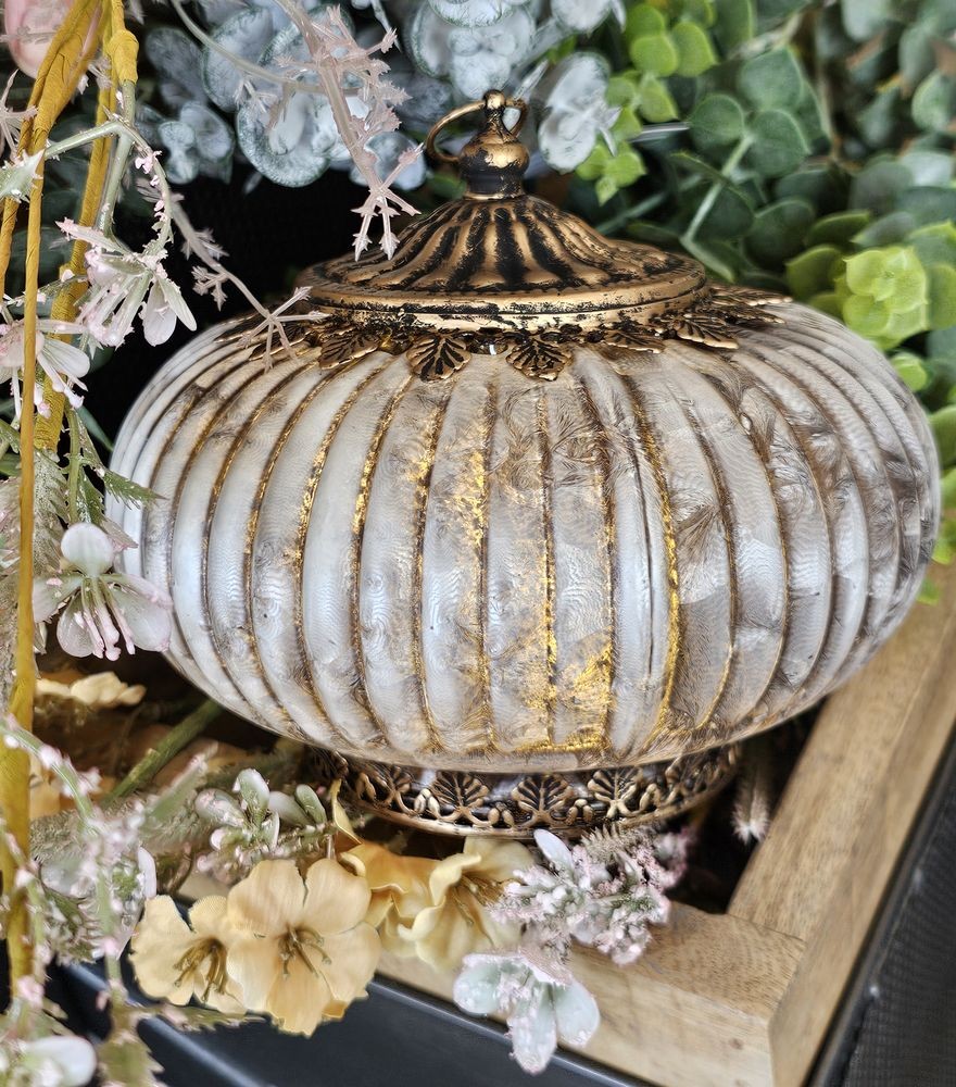 Hnědá skleněná svítící LED lucerna Balli - Ø 17*14 cm Clayre & Eef Hnědá skleněná svítící LED lucerna Balli - Ø 17*14 cm Clayre & Eef