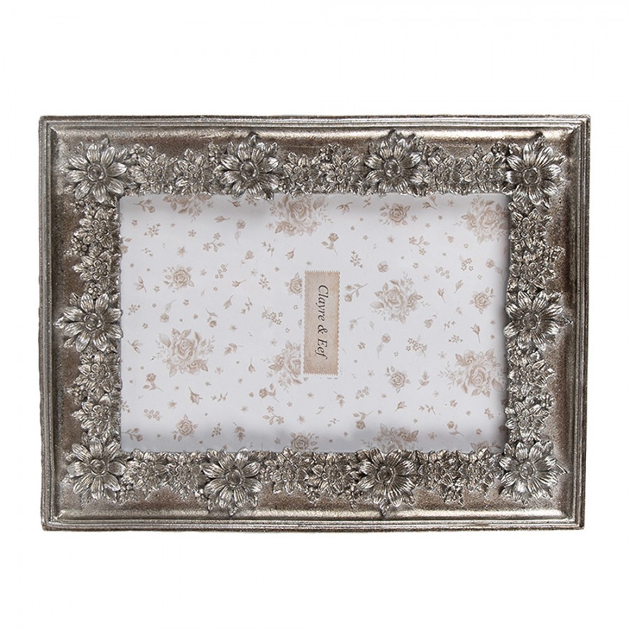 Stříbrný antik fotorámeček s kytičkami - 15*2*20 cm / 10*15 cm Clayre & Eef Stříbrný antik fotorámeček s kytičkami - 15*2*20 cm / 10*15 cm Clayre & Eef