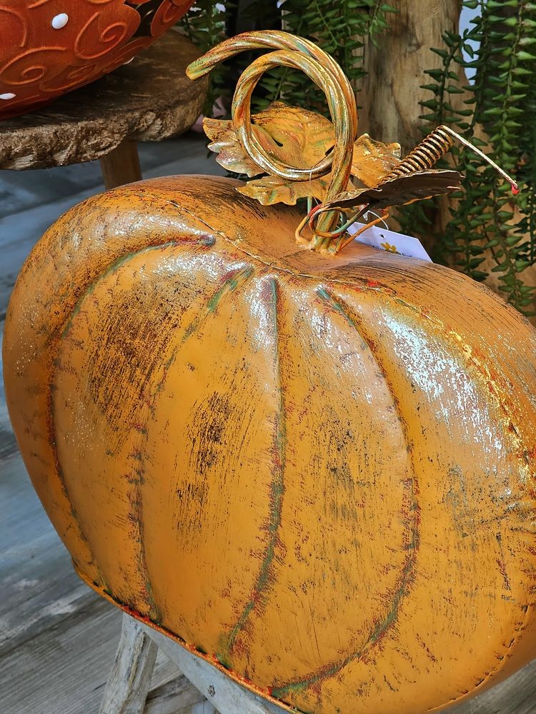 Oranžová kovová dekorace dýně Pumpkin - 34*15*32 cm Clayre & Eef Oranžová kovová dekorace dýně Pumpkin - 34*15*32 cm Clayre & Eef