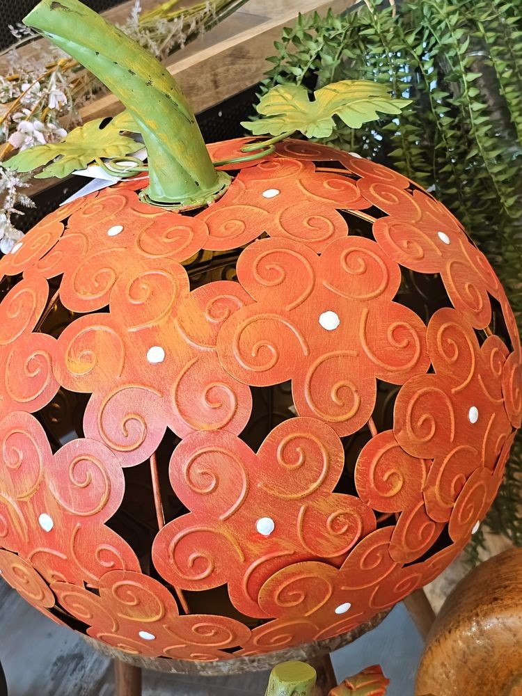 Oranžová kovová dekorace dýně Pumpkin s Led světýlky - Ø 34*38 cm Clayre & Eef Oranžová kovová dekorace dýně Pumpkin s Led světýlky - Ø 34*38 cm Clayre & Eef