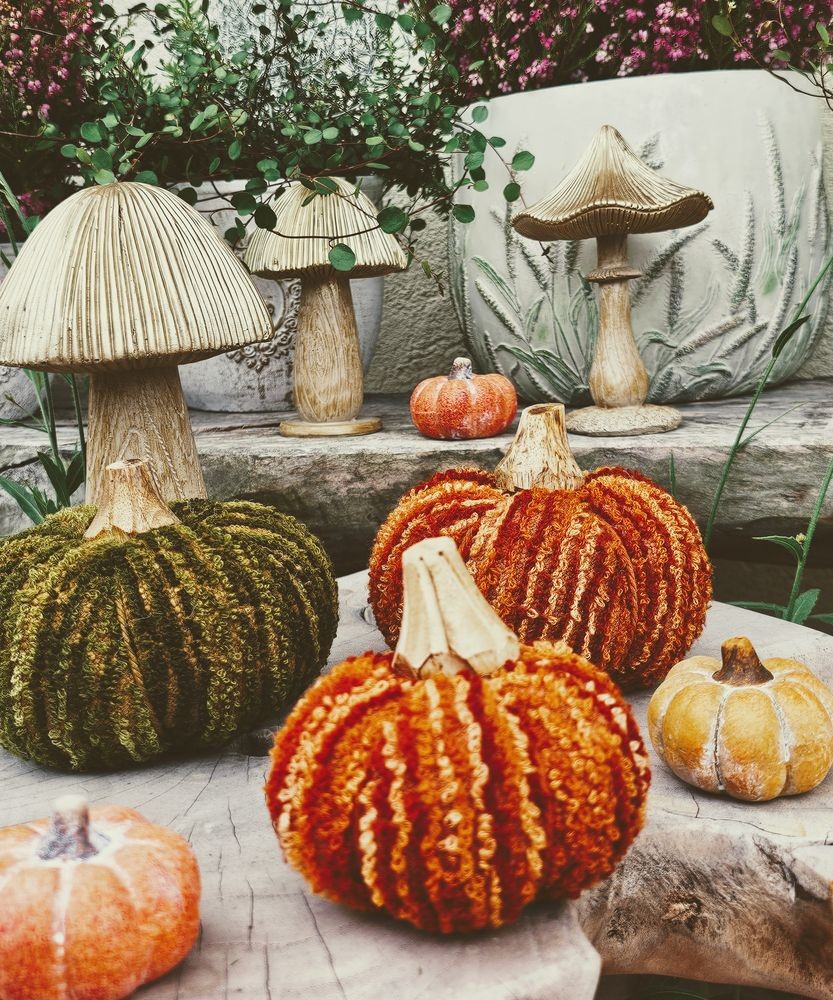 Tmavě cihlová látková dekorace dýně Pumpkin S - Ø 9*8 cm Clayre & Eef Tmavě cihlová látková dekorace dýně Pumpkin S - Ø 9*8 cm Clayre & Eef