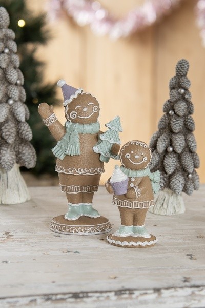 Hnědá vánoční dekorace Perníček Gingerbread s dortíkem - 6*4*11 cm Clayre & Eef Hnědá vánoční dekorace Perníček Gingerbread s dortíkem - 6*4*11 cm Clayre & Eef