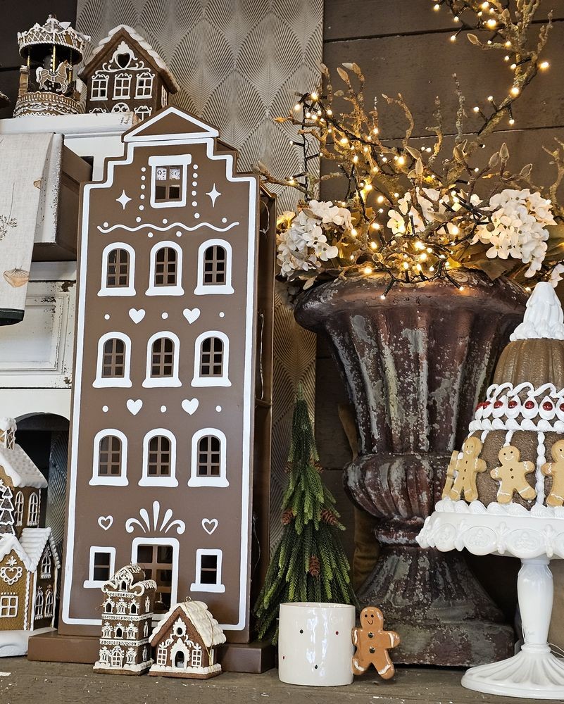 Vánoční perníková chaloupka s Led světýlky Gingerbread House - 17*10*22 cm Clayre & Eef Vánoční perníková chaloupka s Led světýlky Gingerbread House - 17*10*22 cm Clayre & Eef